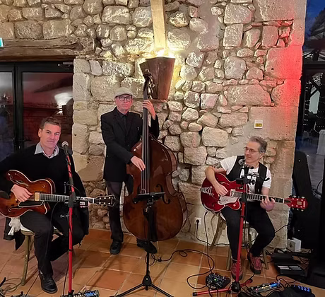 Formule trio jazz manouche : deux guitares et une contrebasse